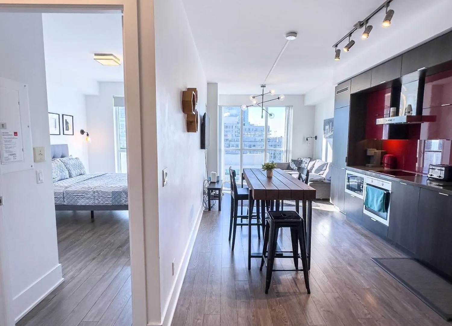 Luxurious 2 Beds Near Cn Tower Scotia Arena Rogers Centre & Free Parking Apartment Toronto