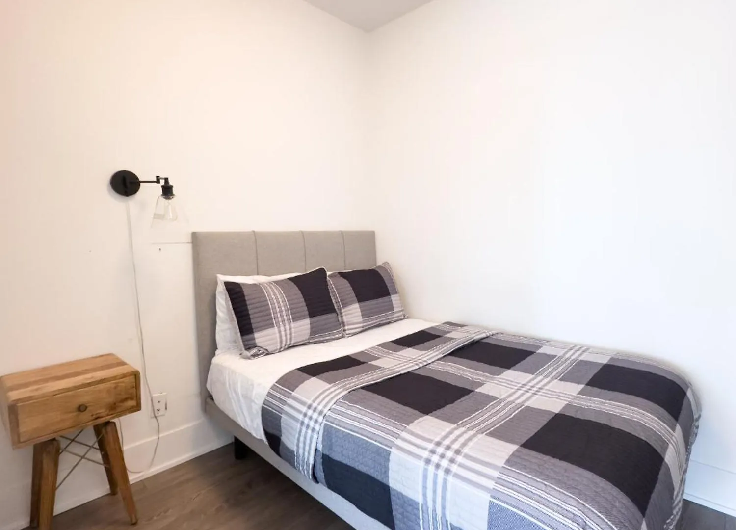 Luxurious 2 Beds Near Cn Tower Scotia Arena Rogers Centre & Free Parking Apartment Toronto