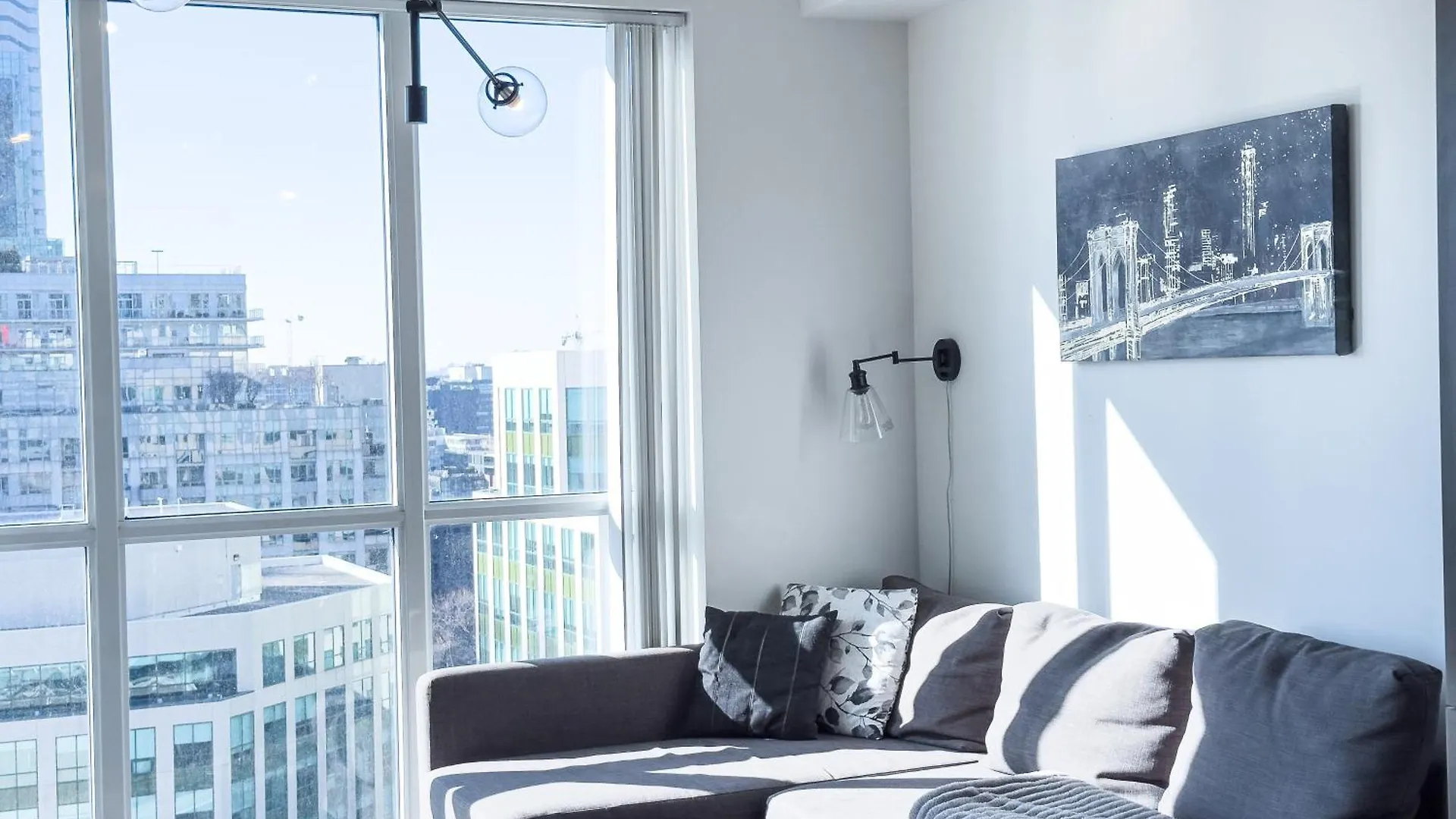 Luxurious 2 Beds Near Cn Tower Scotia Arena Rogers Centre & Free Parking Apartment Toronto