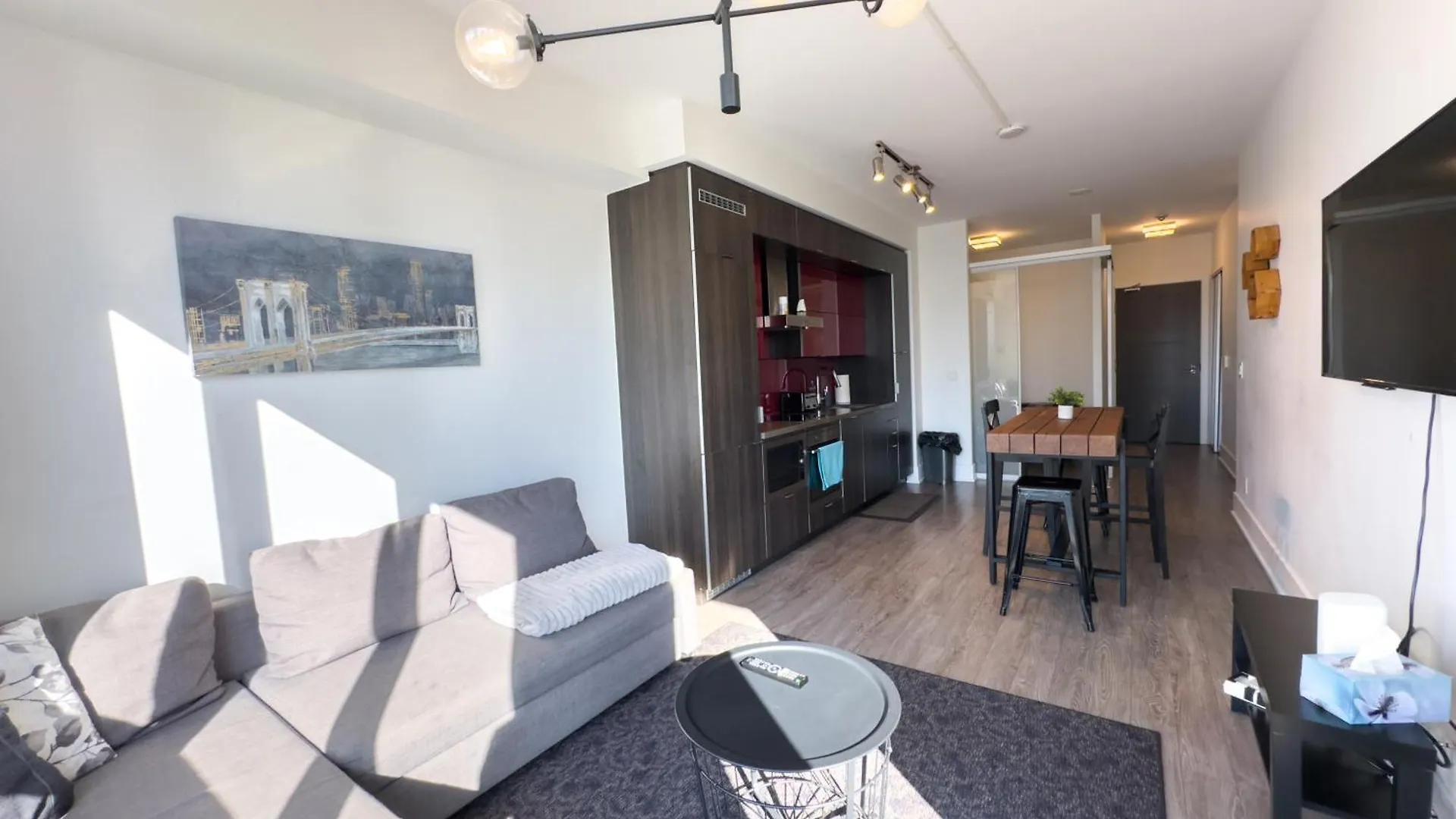 Luxurious 2 Beds Near Cn Tower Scotia Arena Rogers Centre & Free Parking Apartment Toronto