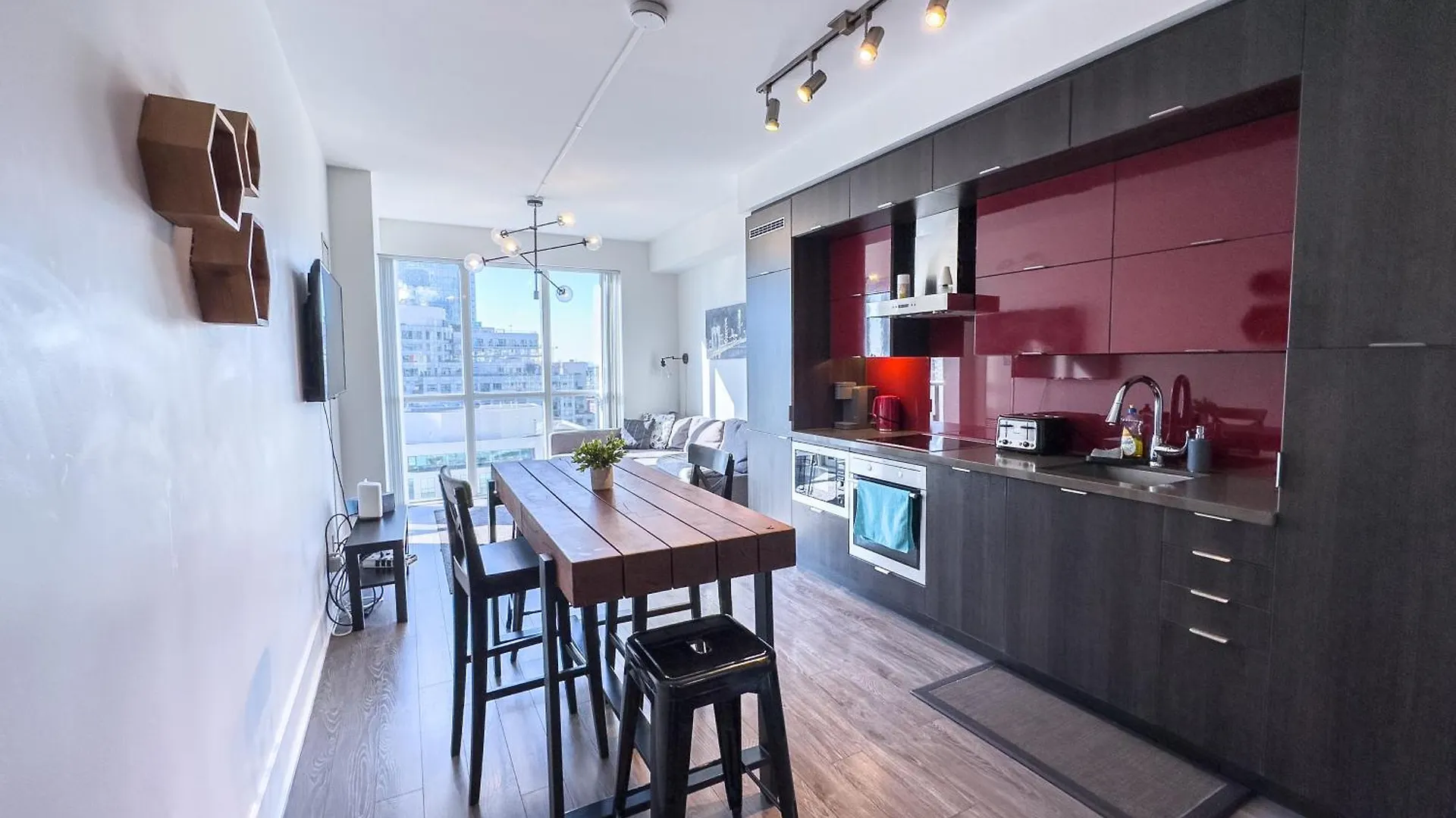 Luxurious 2 Beds Near Cn Tower Scotia Arena Rogers Centre & Free Parking Apartment Toronto